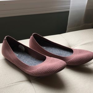 Mint condition Allbirds flats